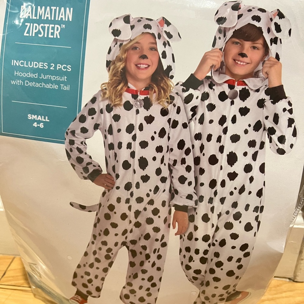 Dalmatian custome. Fits 4-6 yr old
